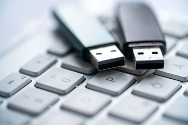 Keyboard with USB sticks 