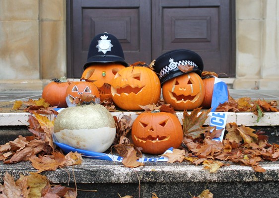 Pumpkins in Halloween hats