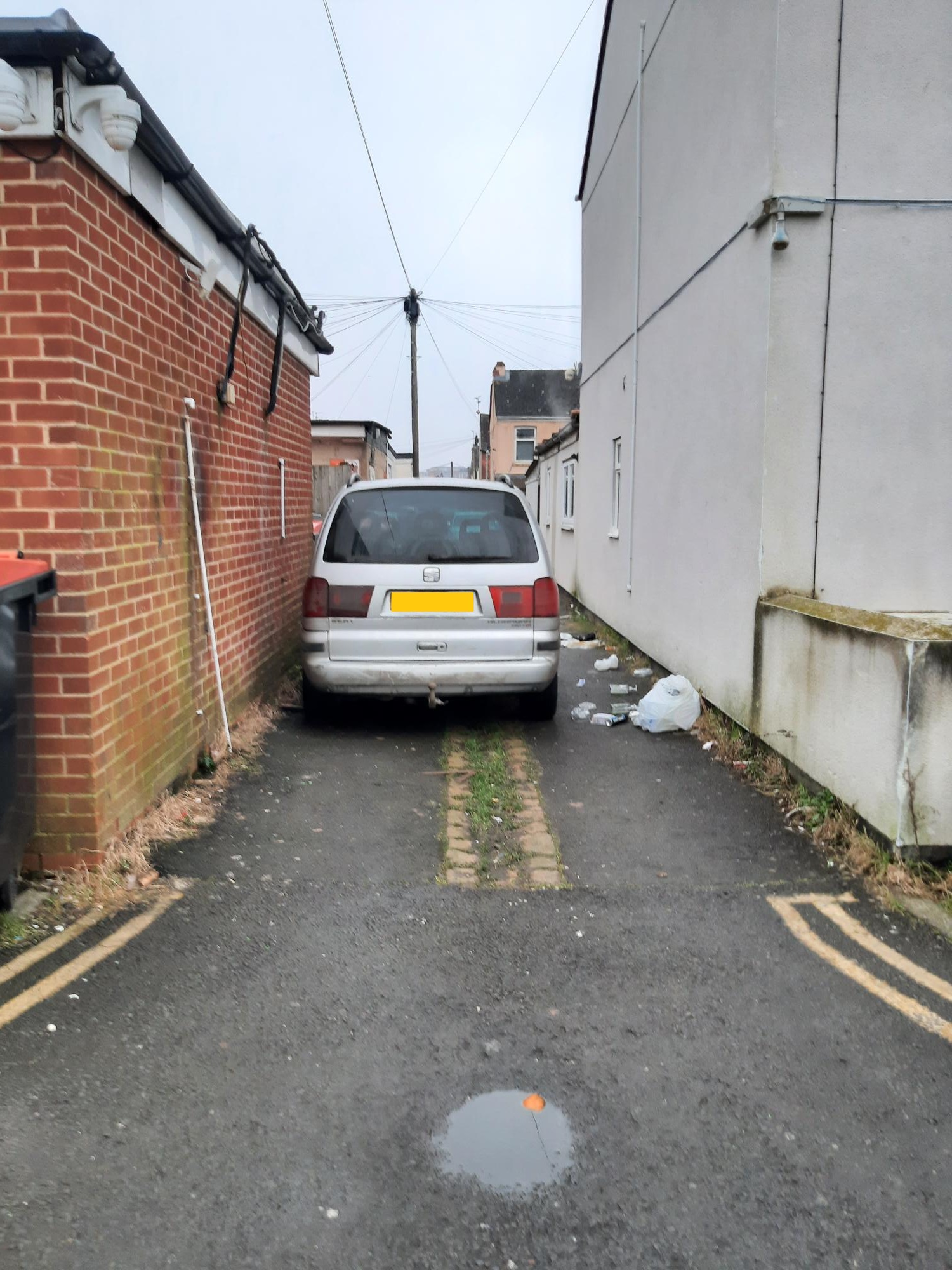 Vehicle blocking alleyway