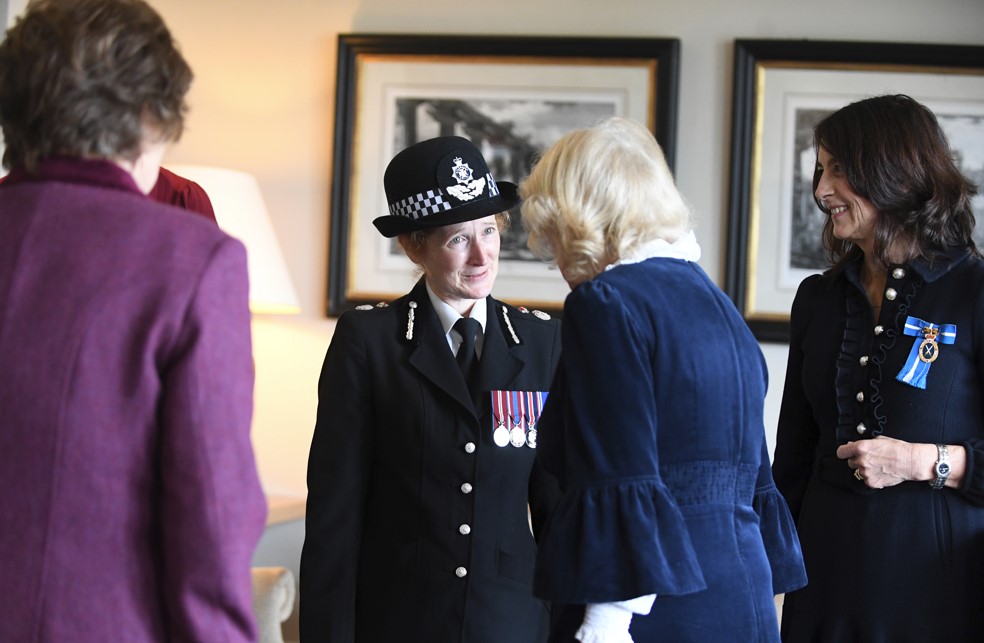 Image of Chief Constable Catherine Roper welcoming the Queen